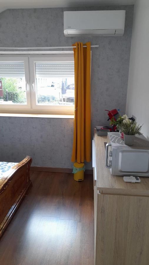 Studio Privee Vesoul -Wifi,Tv,Clim,Parking Gratuit Zewnętrze zdjęcie